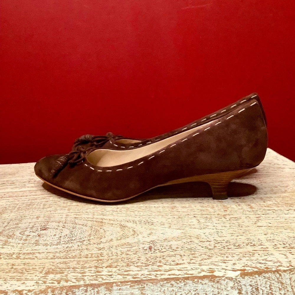 AK Anne Klein Flex Kitten Heels Brown Suede, Bows & Contrasting Cream Stitch - Picture 7 of 16